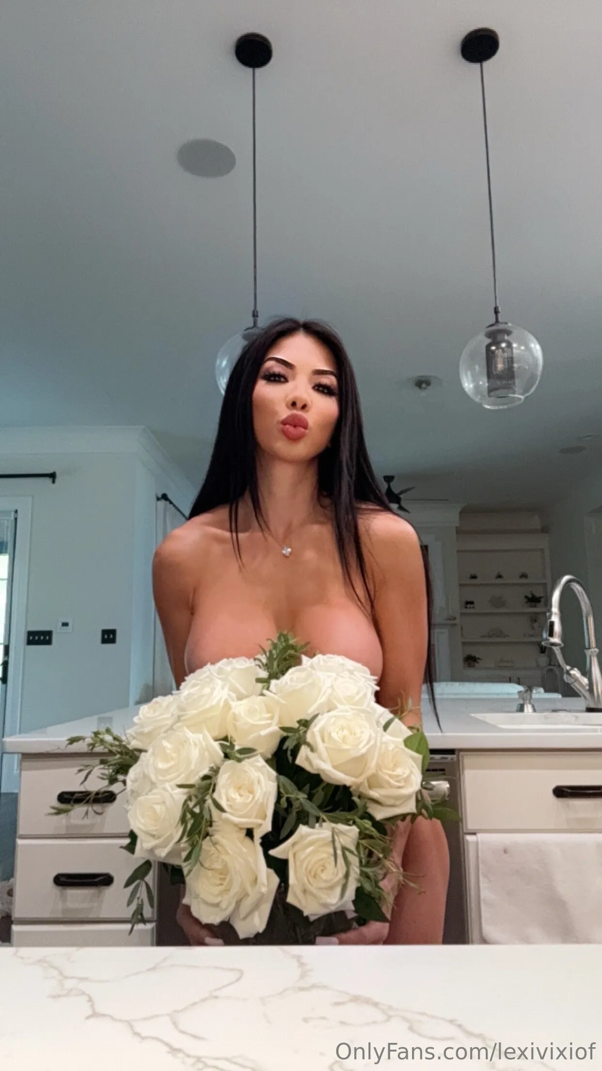 Considerate American MILF LexiVixi boobs