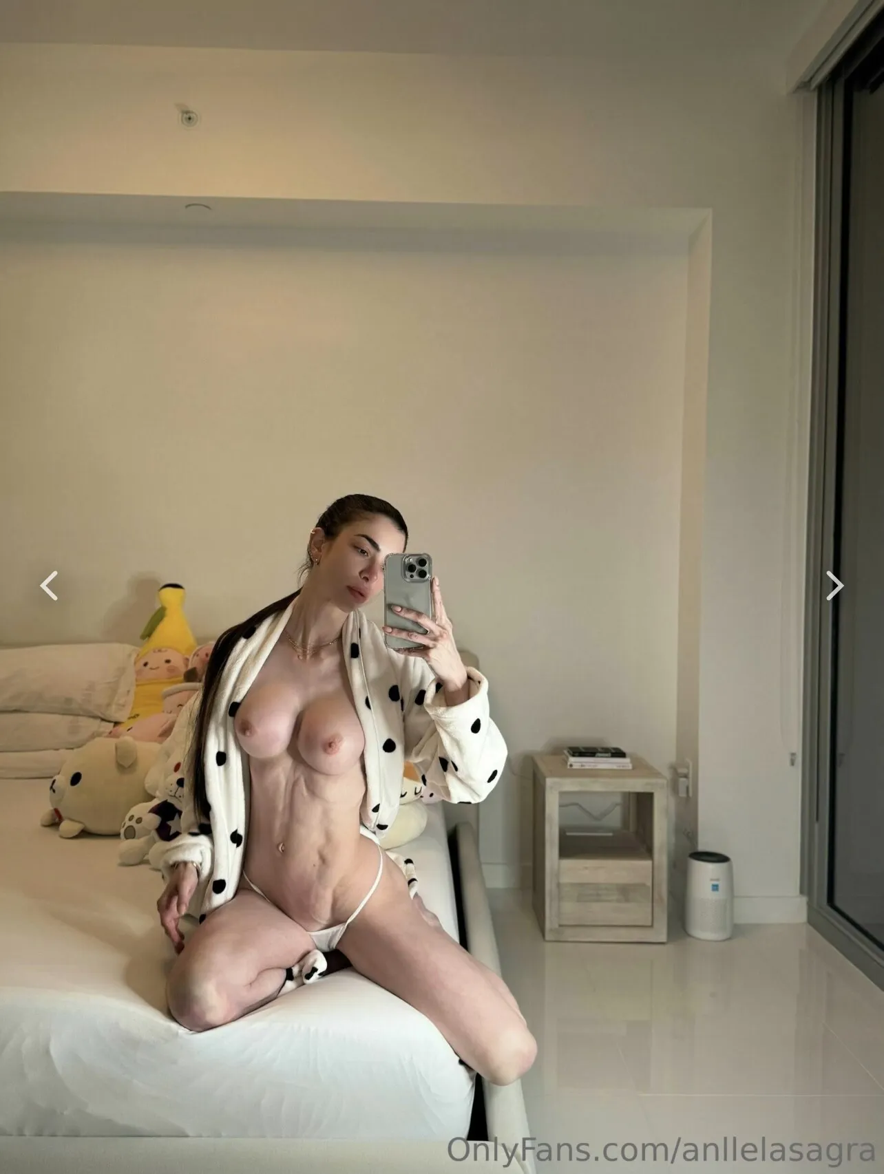 bimbo Anllela Sagra nude ass