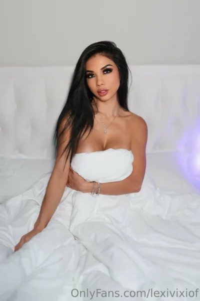 Huge Boobs Whore LexiVixi Pic Porn Unreal