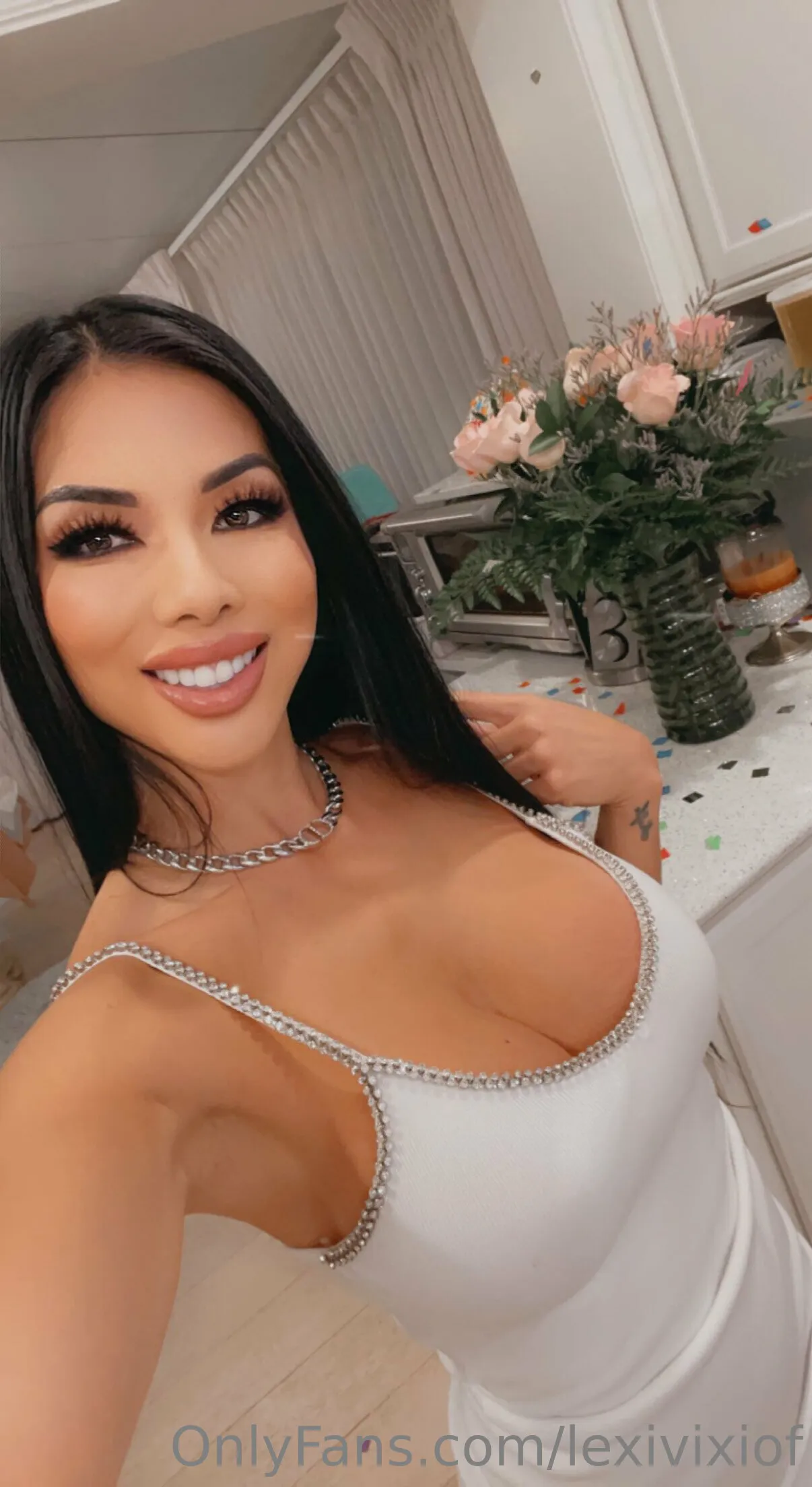 shy LexiVixi nude pic