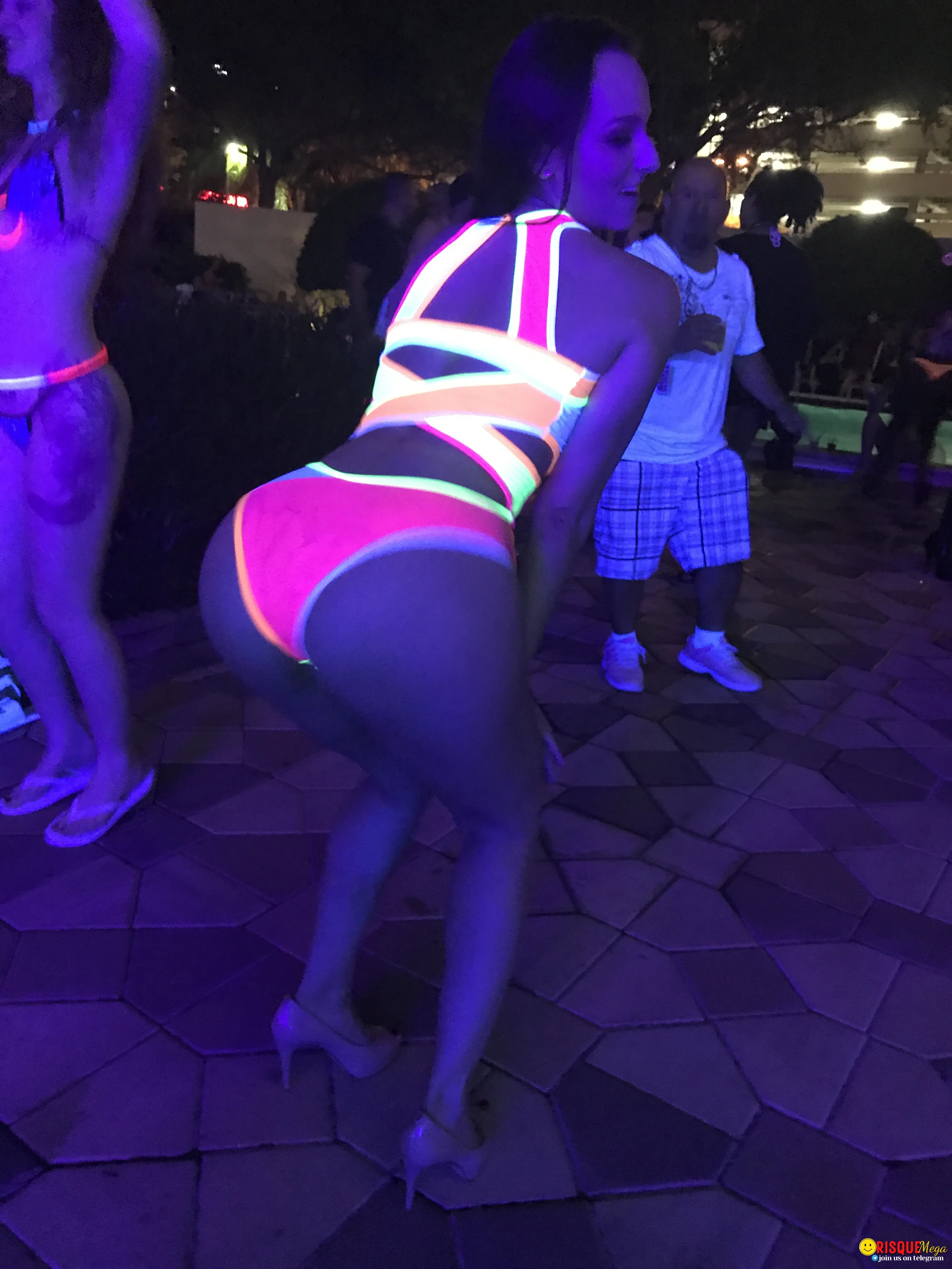 Amicable Big Milkers Lexi Luna Naked 1 Amicable big milkers Lexi Luna naked