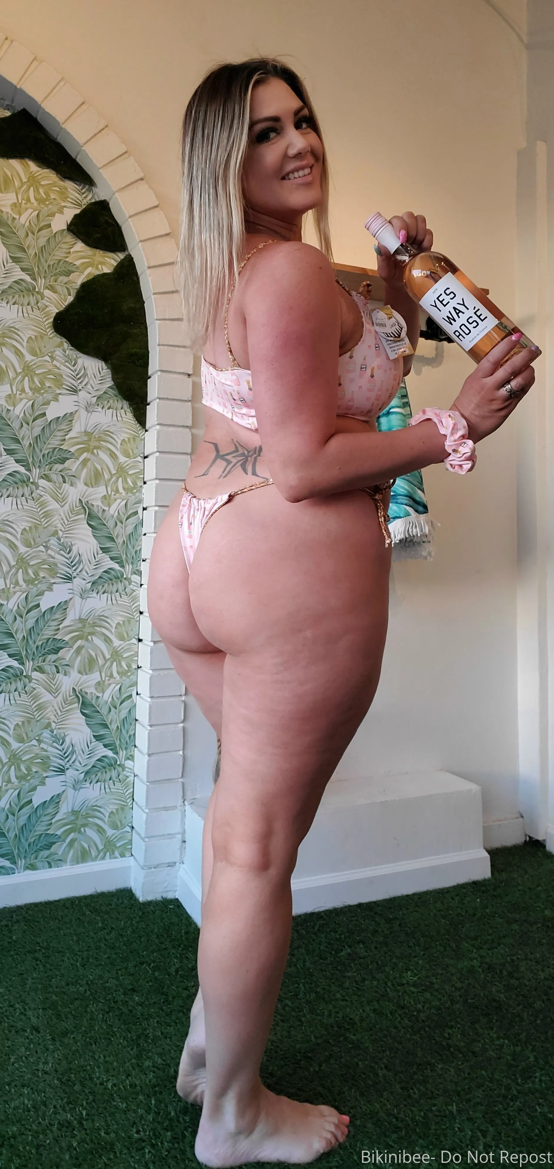 Dazzling Bikinibee leaks hottest babe