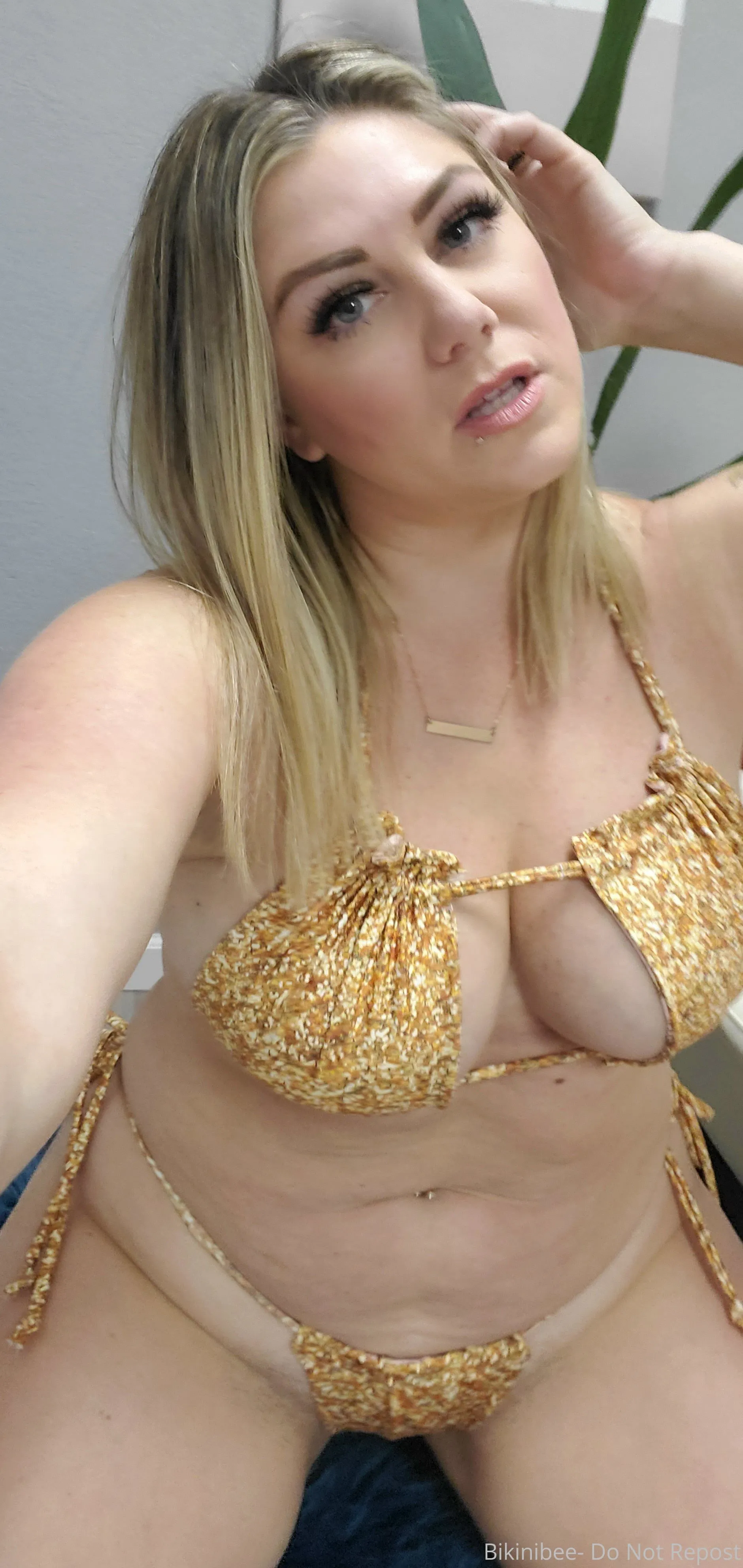 Tenacious big tits slut Bikinibee leaked pics