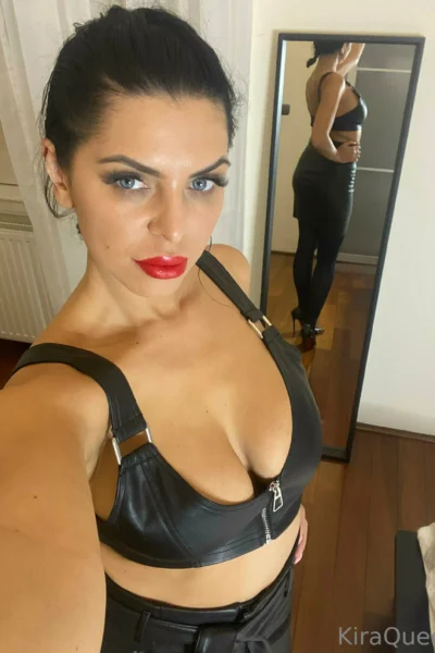 Big Natural Tits Hottie Kira Queen Pic Leak Sexy