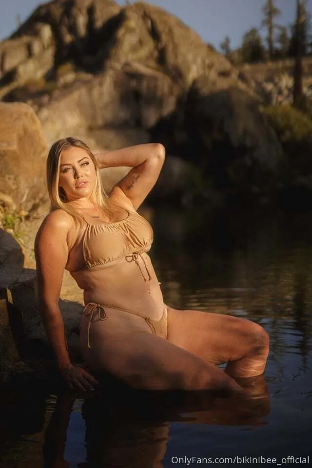 hot girl Bikinibee sexy pic