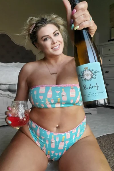 Slutty Babe Bikinibee Nude Pic