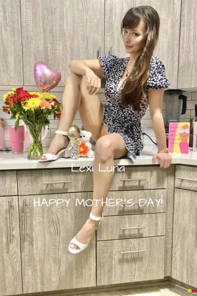 Slutty Babe Lexi Luna Nude