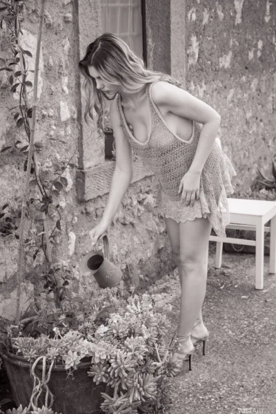 Enigmatic  Anneth Nude