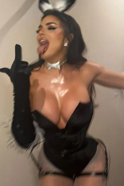 Self Assured Fake Tits Kelsie Smeby Leaks Pic