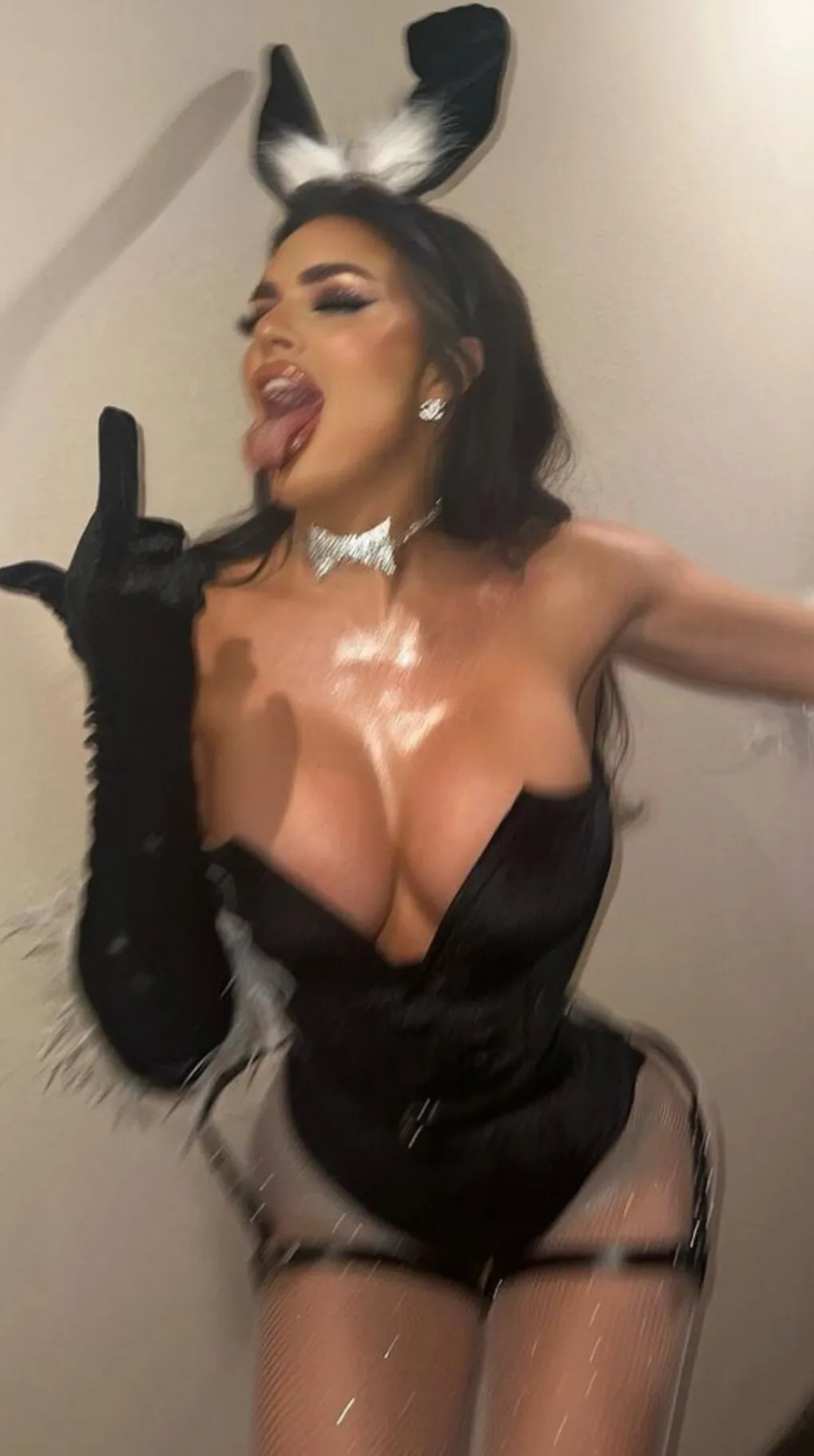 Self assured fake tits Kelsie Smeby leaks pic