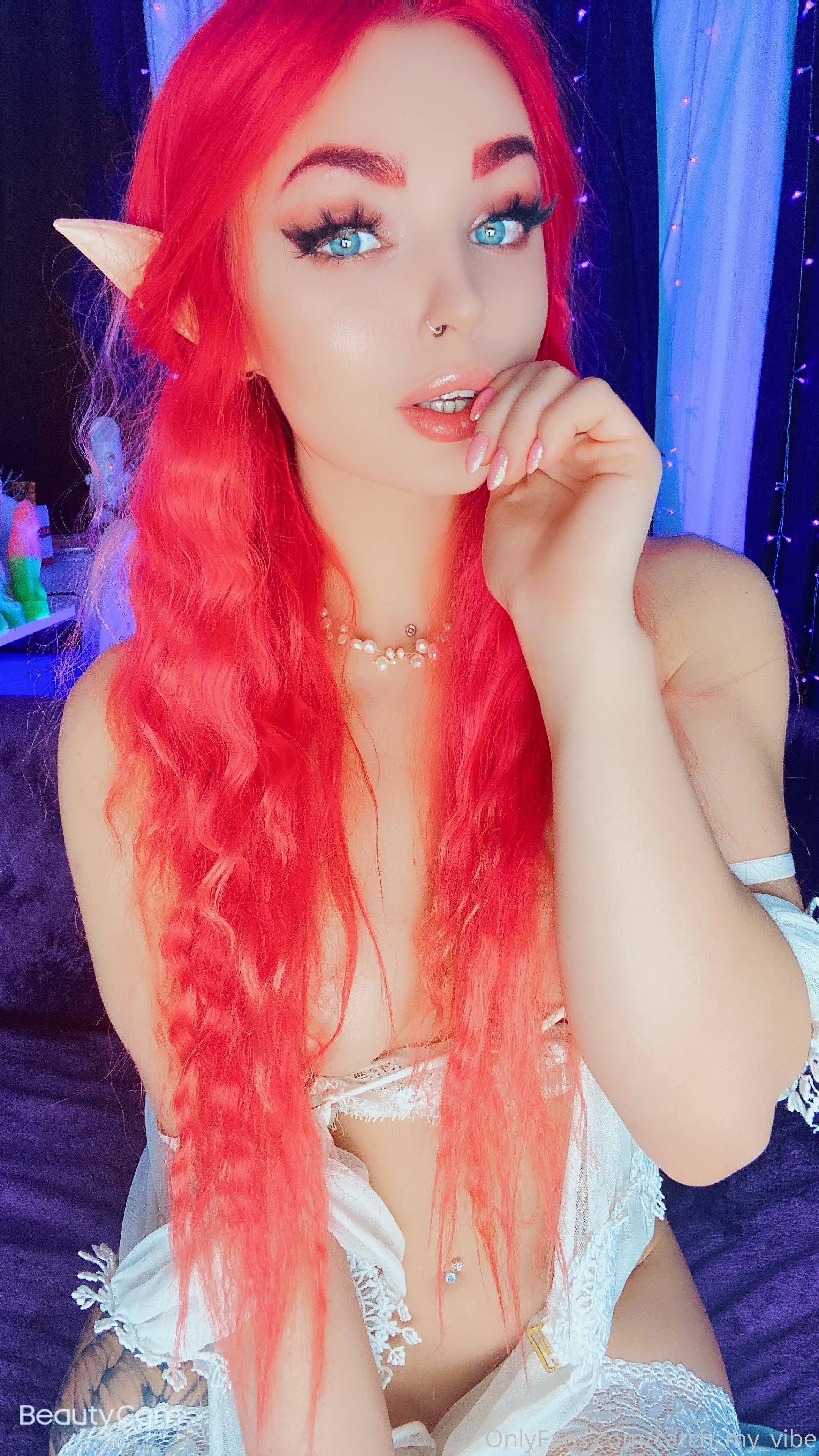 hoe Petite Sonya Vibe tits pic beauty