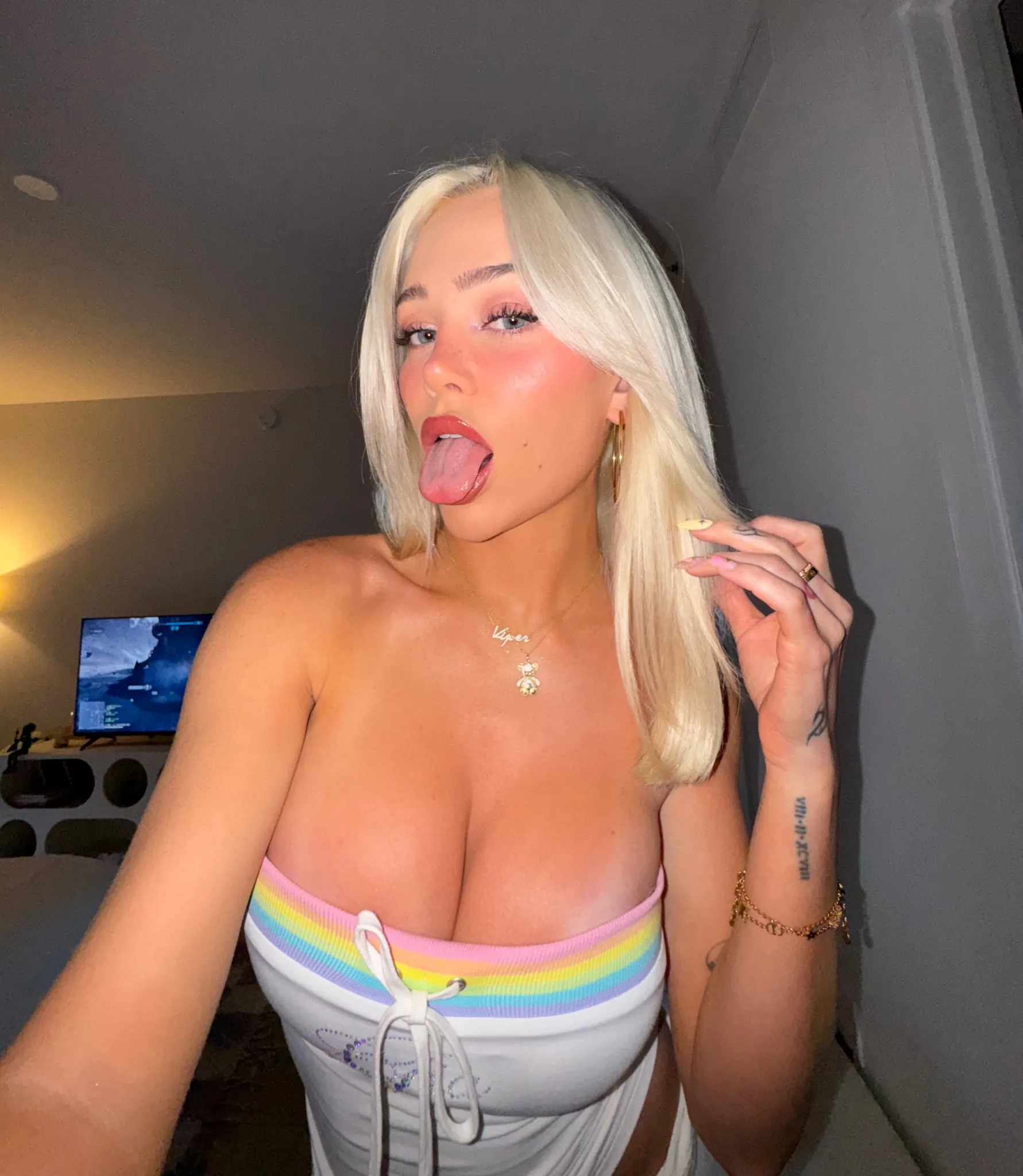 sexy slut big tits blonde Viperous onlyfans leaks pic