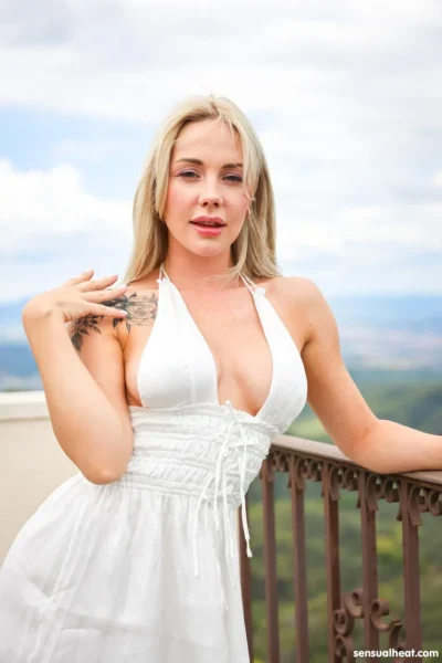 Shy Attractive Angie Lynx Leaked Onlyfans