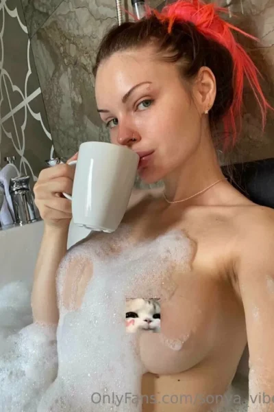 Slutty Babe Big Fake Tits Sonya Vibe Onlyfans Nude
