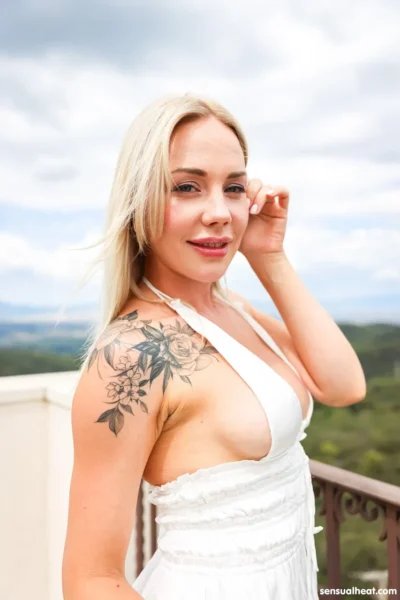 Whore Big Boobs Angie Lynx Nude Ass