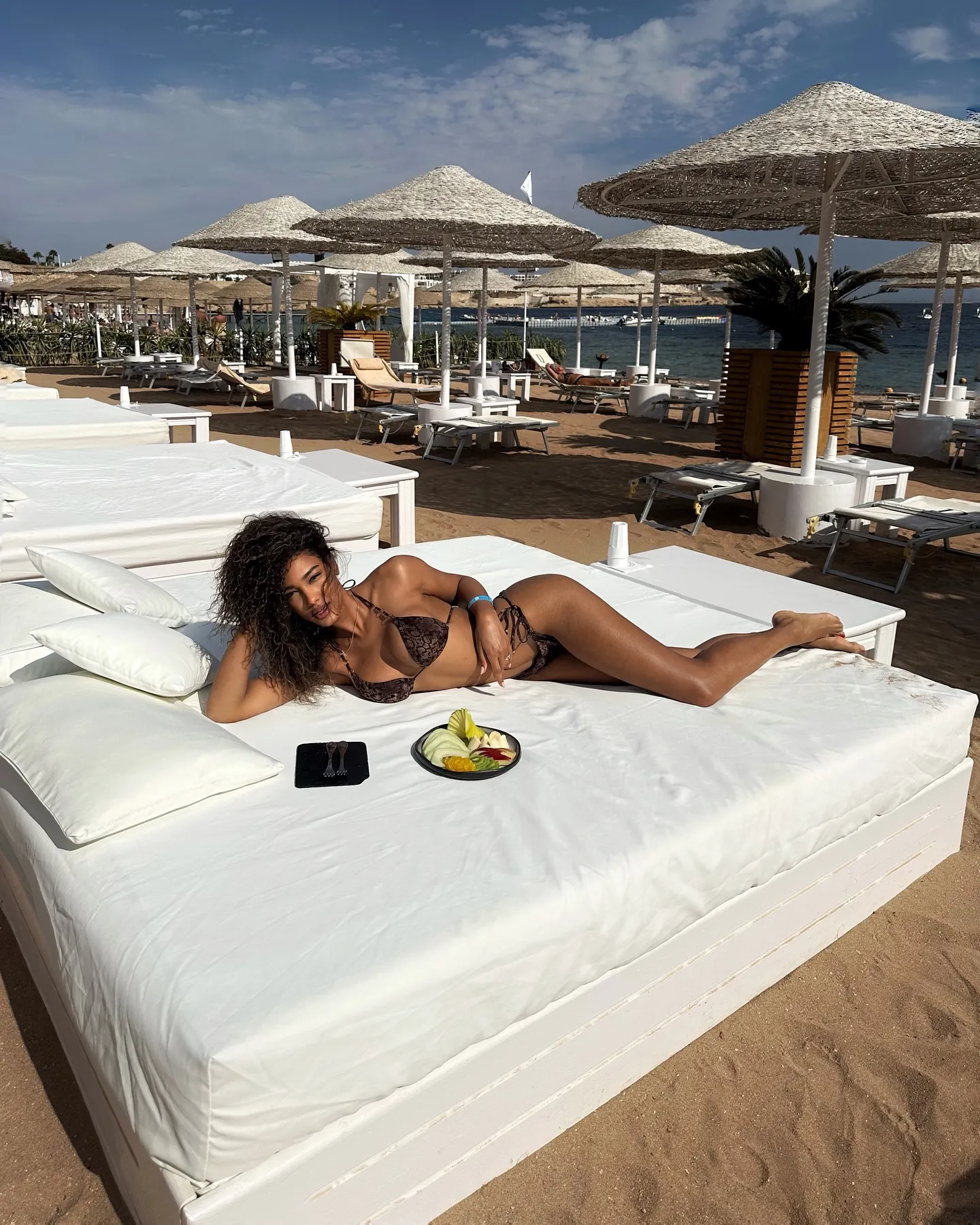 Benevolent showgirl Samira Lui nude tits beauty