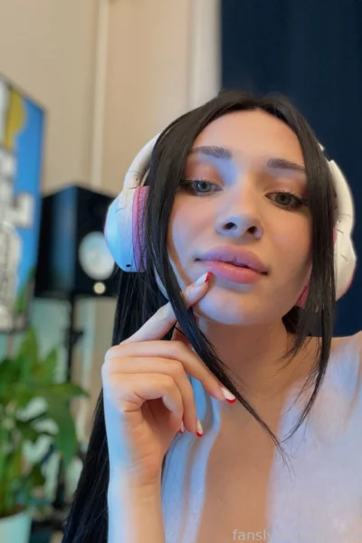 Brunette Motivated Alice Saxe Nude Tits