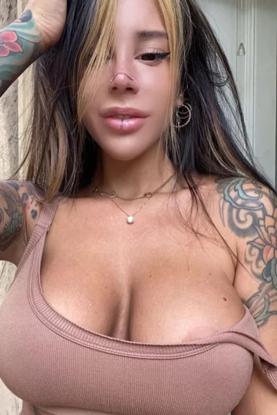 Captivating  Alex Mucci Tits Pic