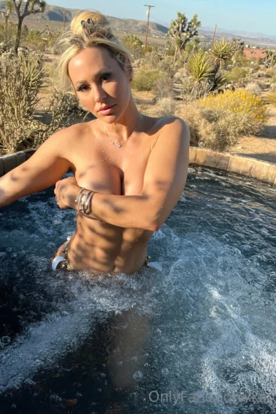 Confident  Athletic Kindly Myers Porn Pic