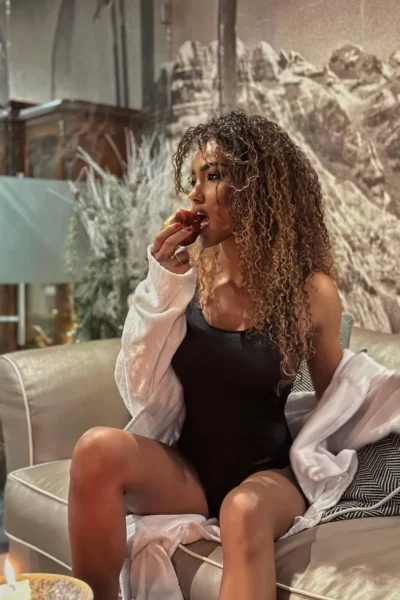 Big Tits Italian Sincere Samira Lui Sexy Pic