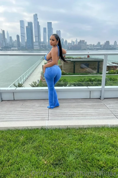 Hotie Thumbalina Naked