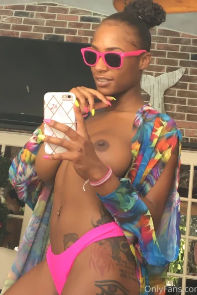 Petite Girl Influencer Sarai Minx Reddit Beauty