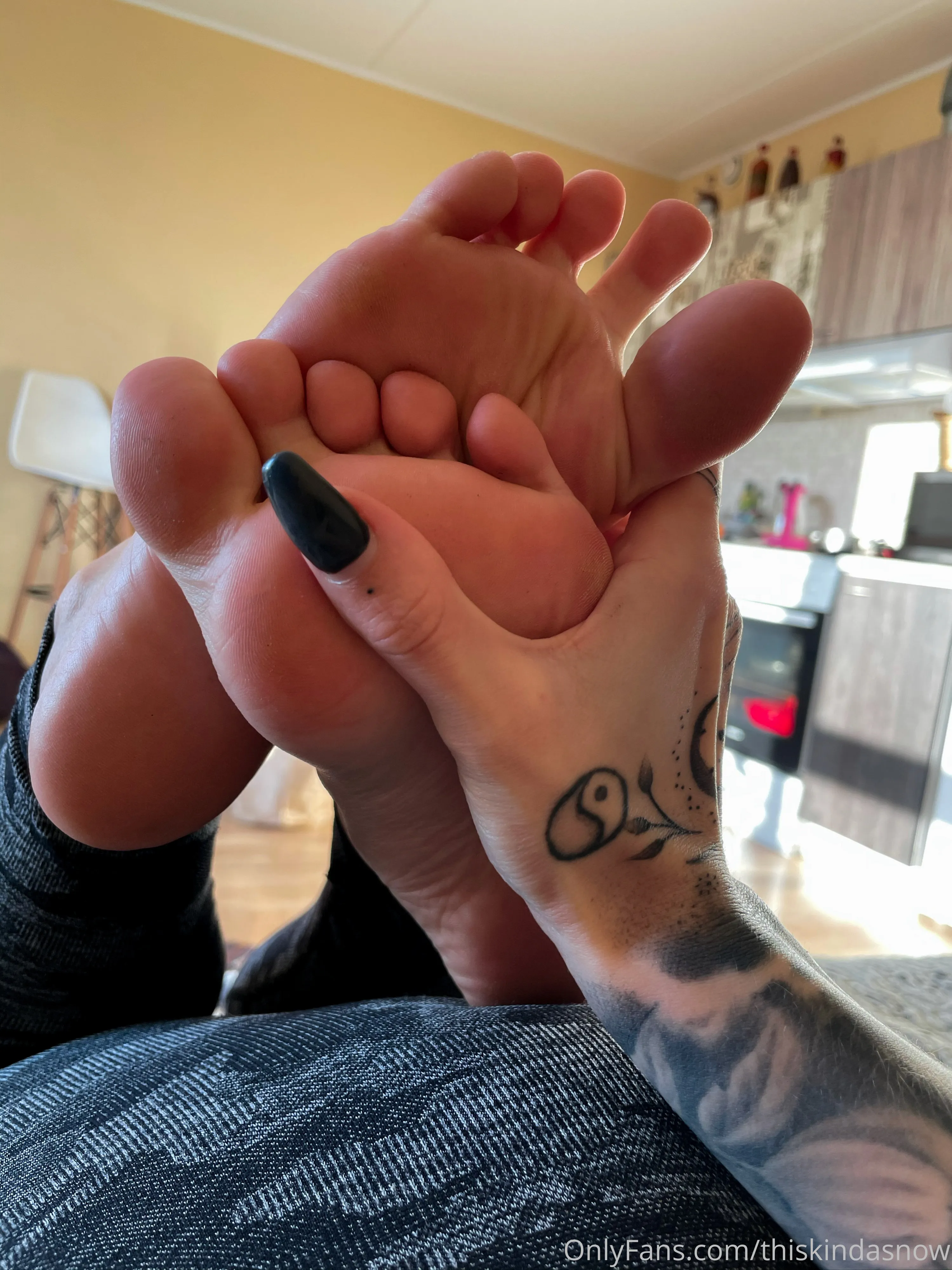 slutty bitch Thiskindasnow leaked onlyfans