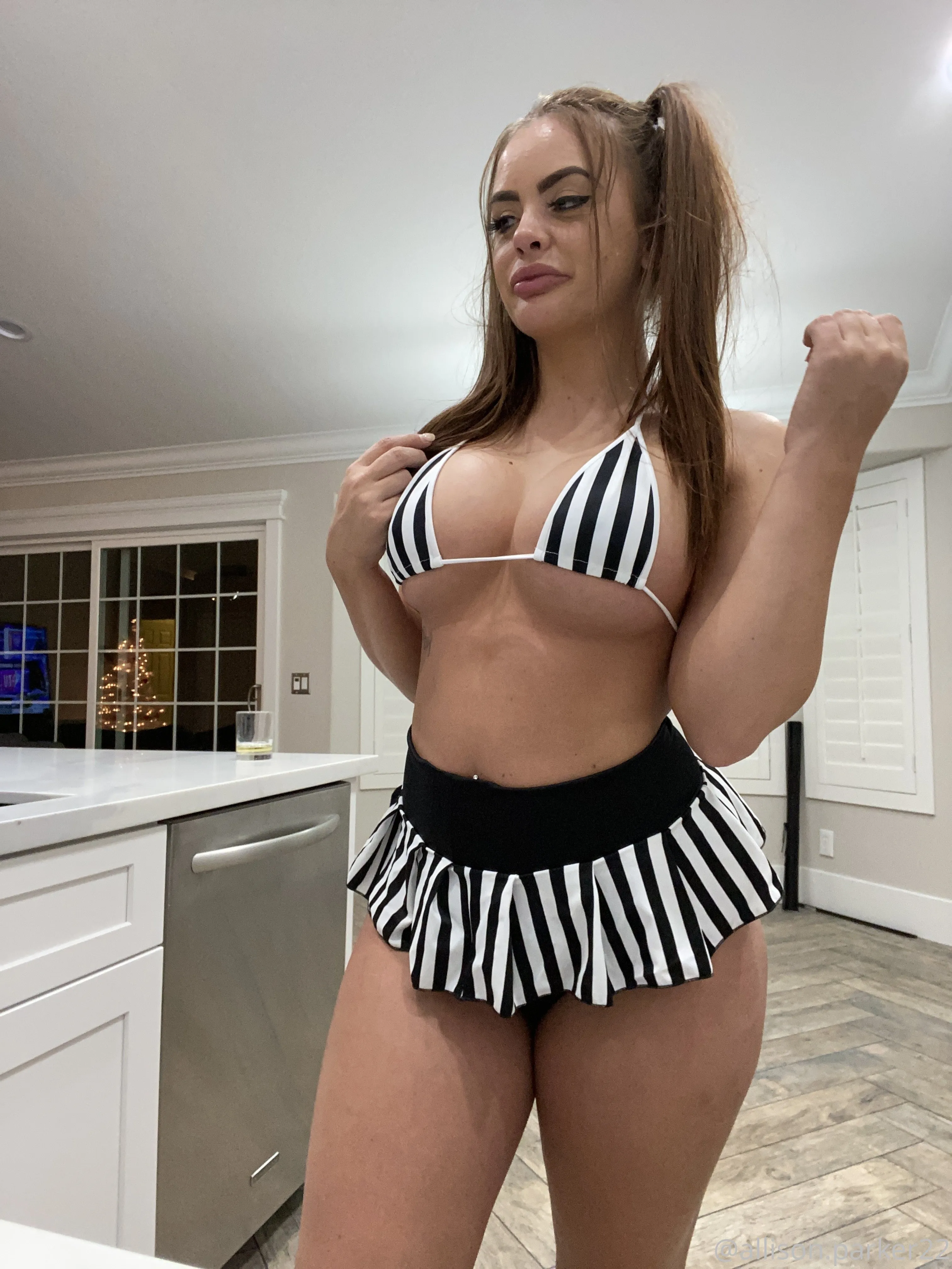 slutty bitch Allison Parker tits pic