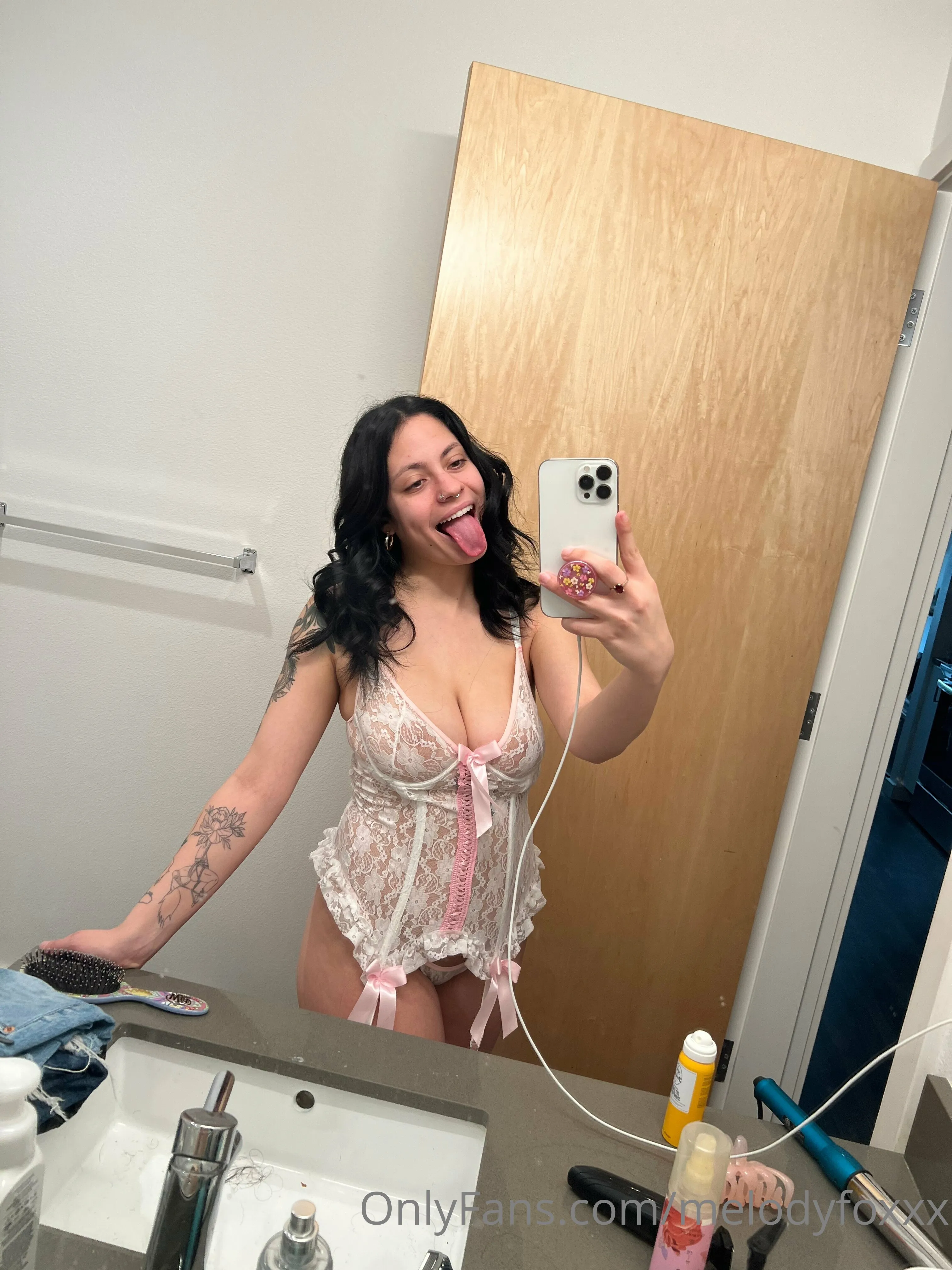 slutty hoe Melody Foxx leaked onlyfans pic release