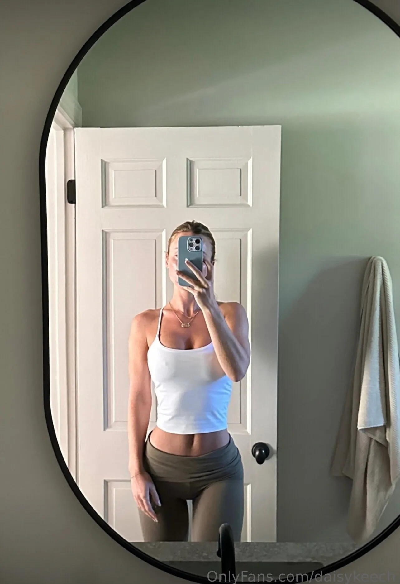 Assertive Daisy Keech tits pic