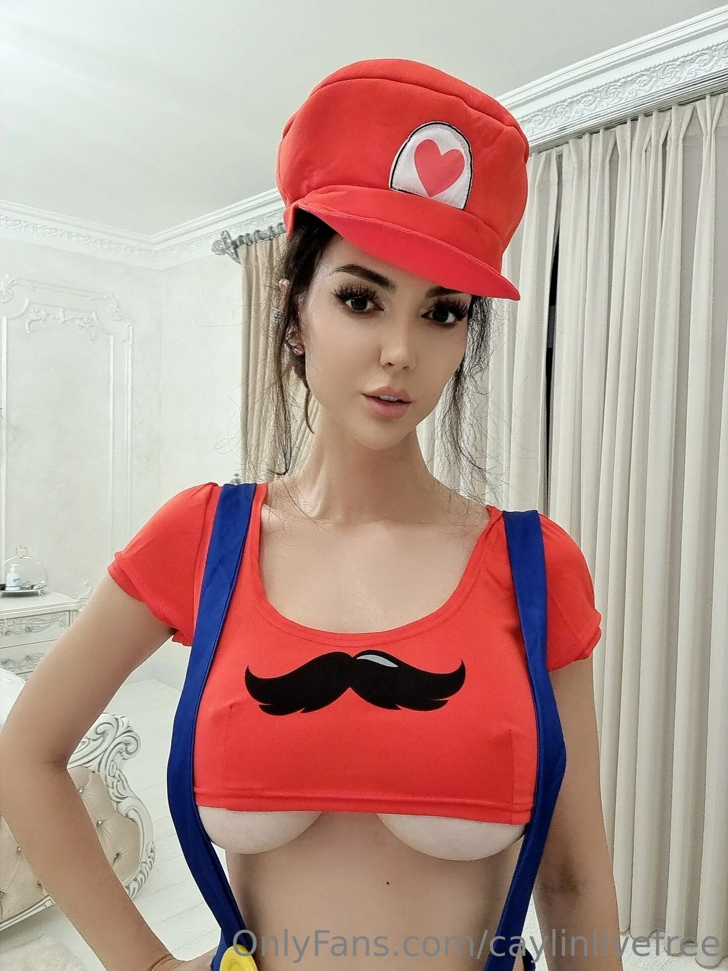 e girl CaylinLive nude pic WOW