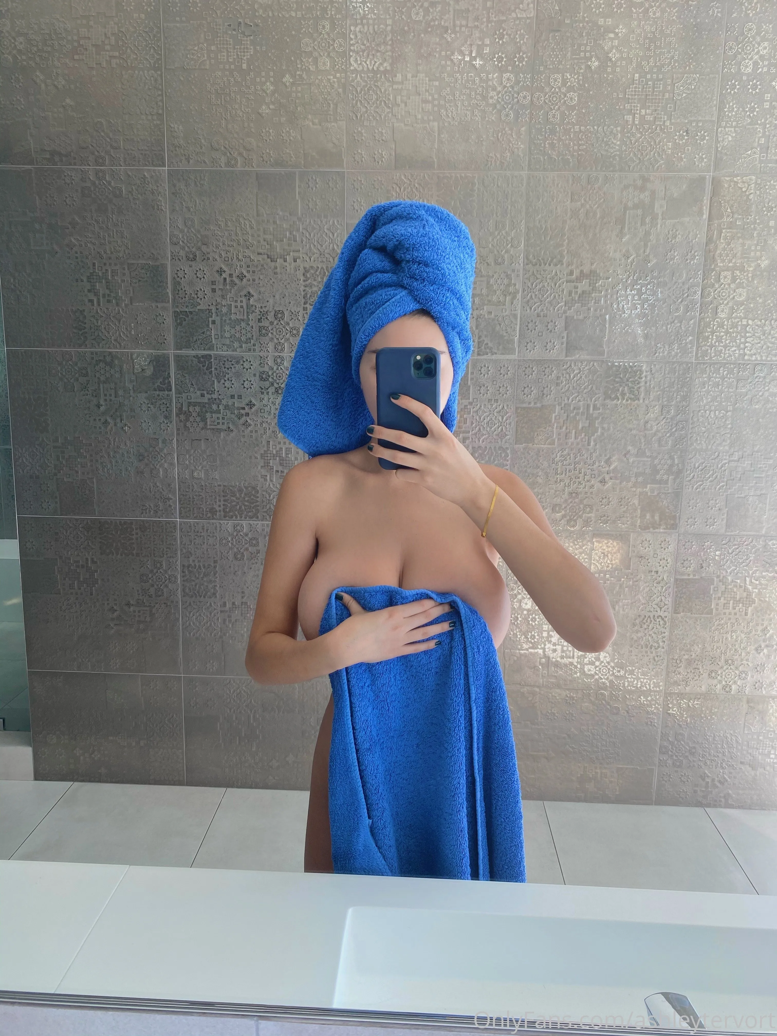 pretty Ashley Tervort ass