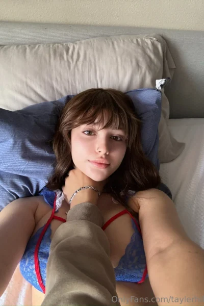 Attractive Tayler Hills Of Unbelievable Hoe