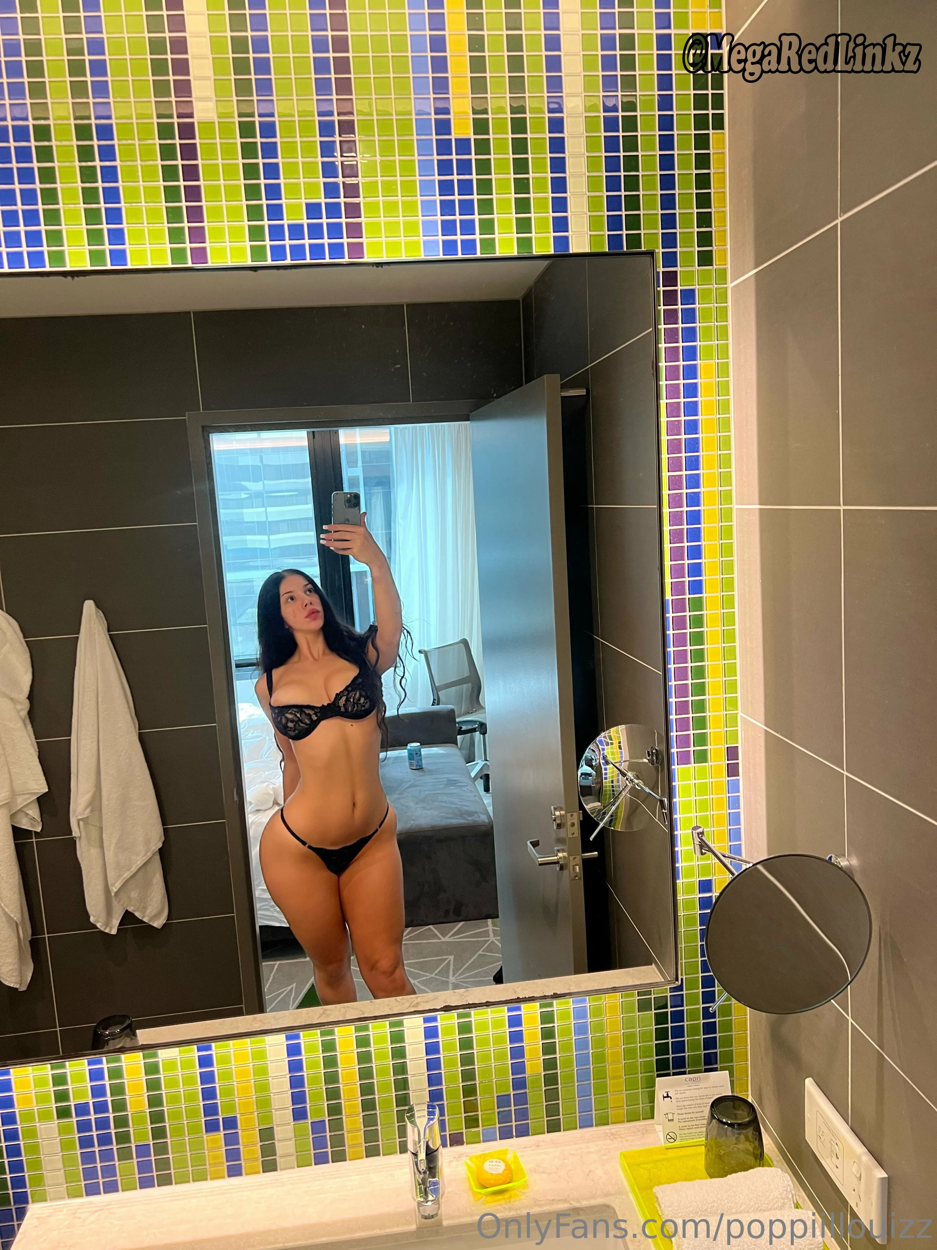 hotie Poppi Louiz leaks pic