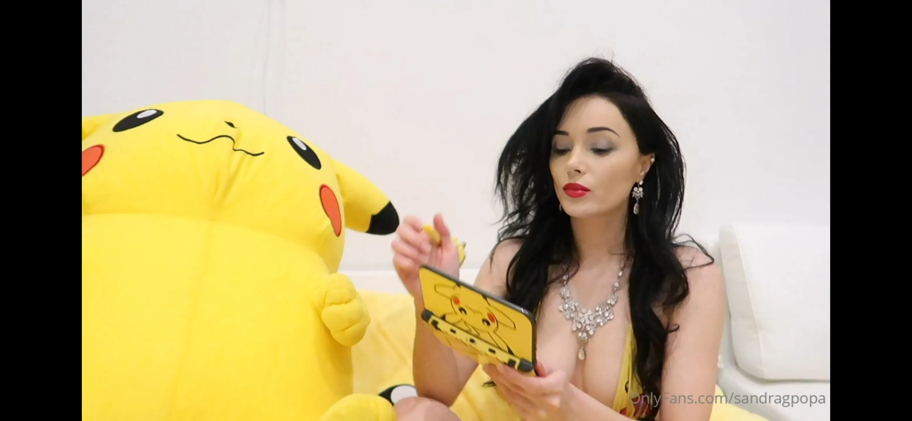 bimbo Sandra Popa nude pic