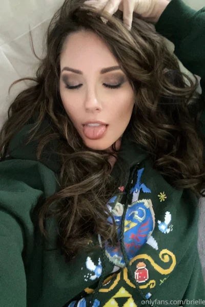 Motivated Slut Brielle Day Nude Pics