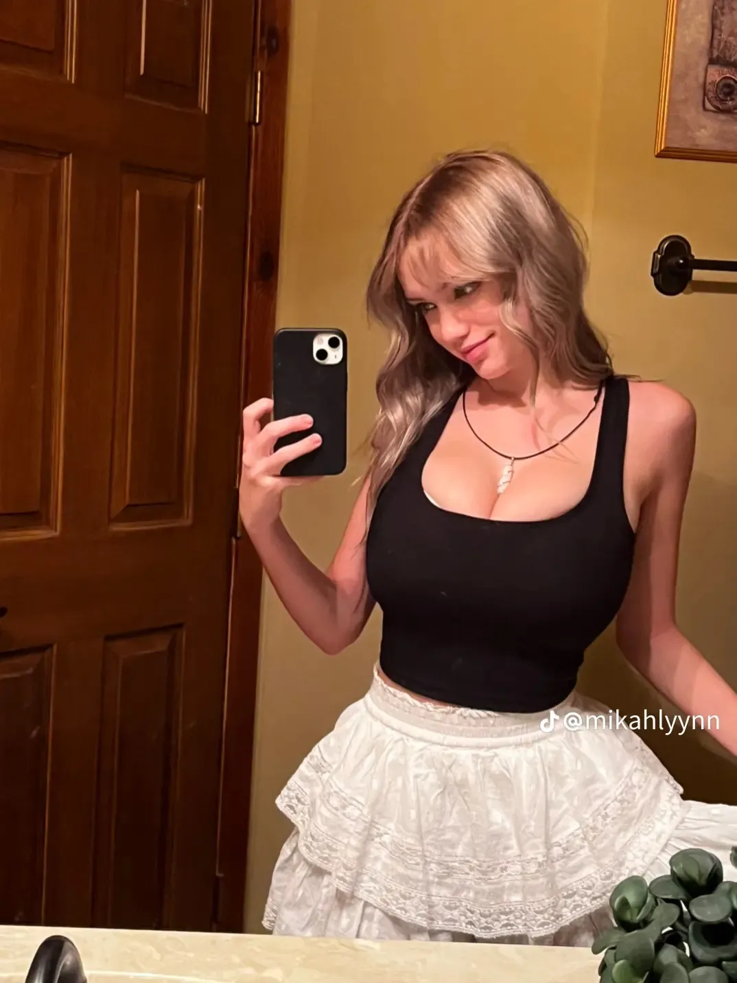Self assured Mikah Lynn porn pic WOW